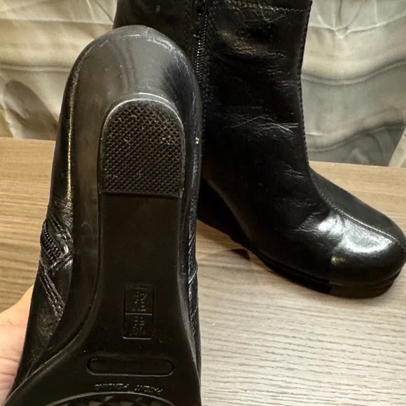 AEROSOLES Black Wedge Ankle Boots - Picture 4 of 8